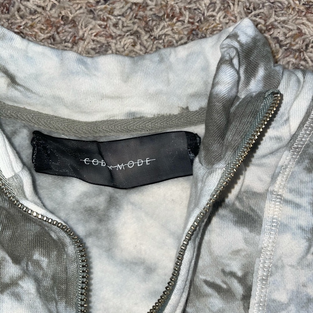 Code Mode crop sweater - Picture 2 of 6